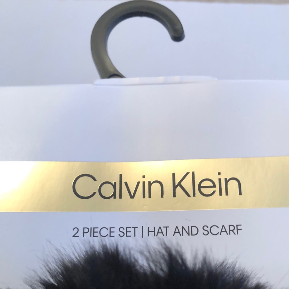 CALVIN KLEIN 2 Pc Hat & Scarf Set - Picture 2 of 13